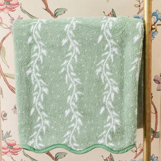 Patterned Scallop Bath Towel