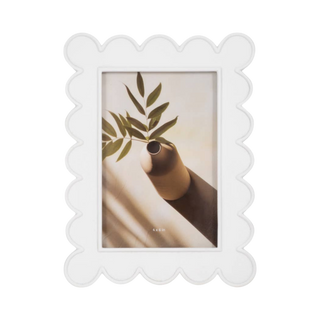 White Decorative Scalloped Edge Photo Frame