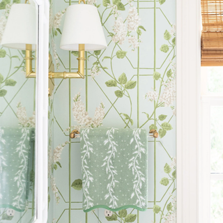 Patterned Scallop Bath Towel